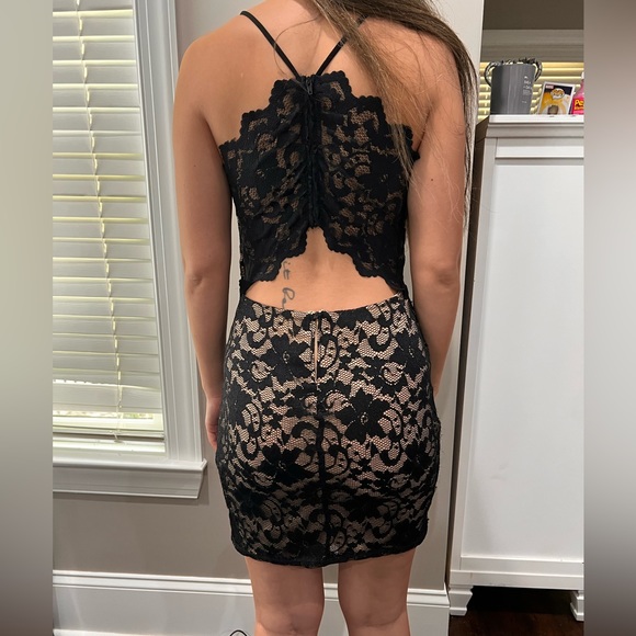 Small Windsor black lace mini dress - Picture 2 of 3